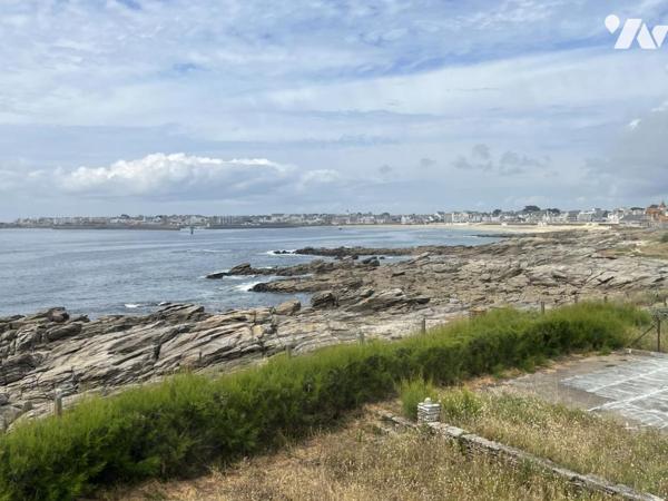 PROPRIETE ATYPIQUE EN FRONT DE MER