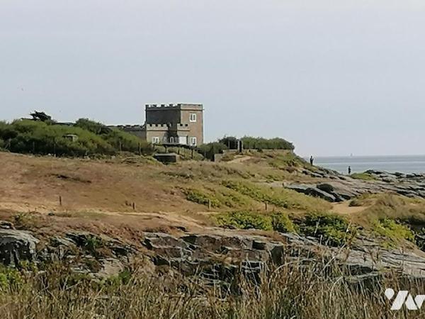 PROPRIETE ATYPIQUE EN FRONT DE MER