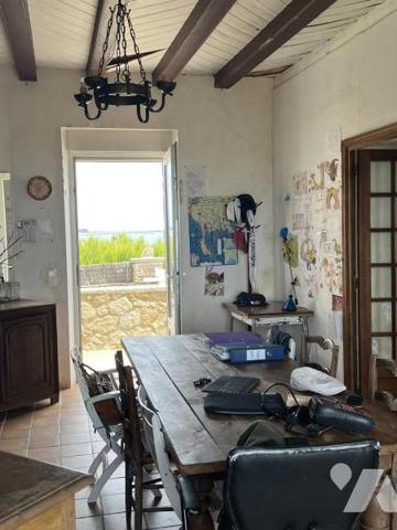 PROPRIETE ATYPIQUE EN FRONT DE MER