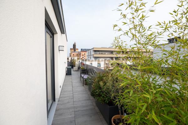 Bel attique 5 p. 98 m² avec terrasse 58 m² et deux parkings