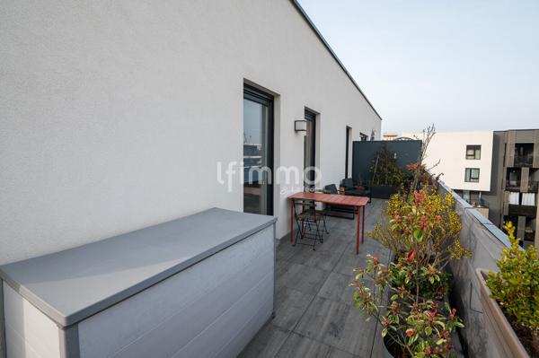 Bel attique 5 p. 98 m² avec terrasse 58 m² et deux parkings