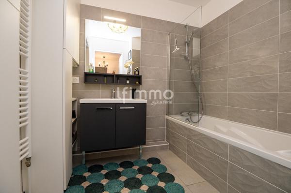 Bel attique 5 p. 98 m² avec terrasse 58 m² et deux parkings