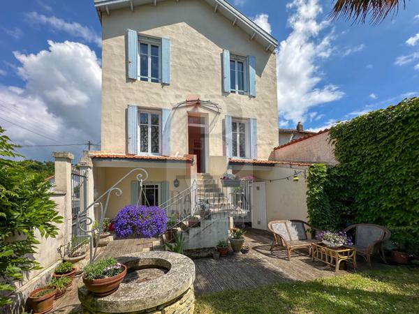 Belle maison ancienne en pierre avec jardin clos