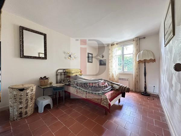 Belle maison ancienne en pierre avec jardin clos