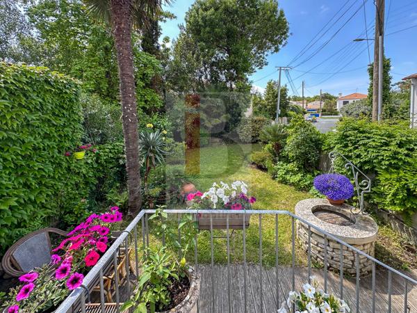 Belle maison ancienne en pierre avec jardin clos