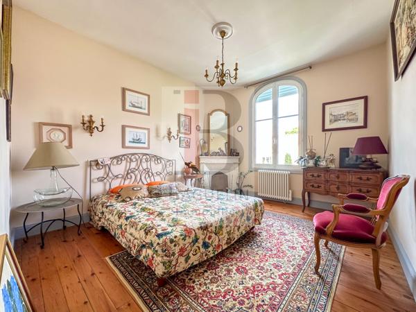 Belle maison ancienne en pierre avec jardin clos