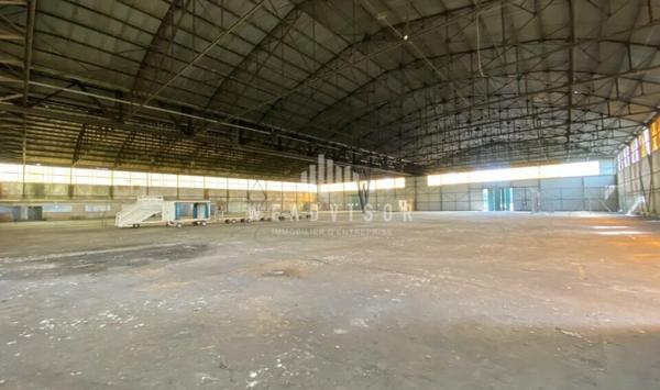 À LOUER  Ensemble : Entrepôts / Hangars / Bureaux de 193 m² à 4594 m²  TOURS NORD