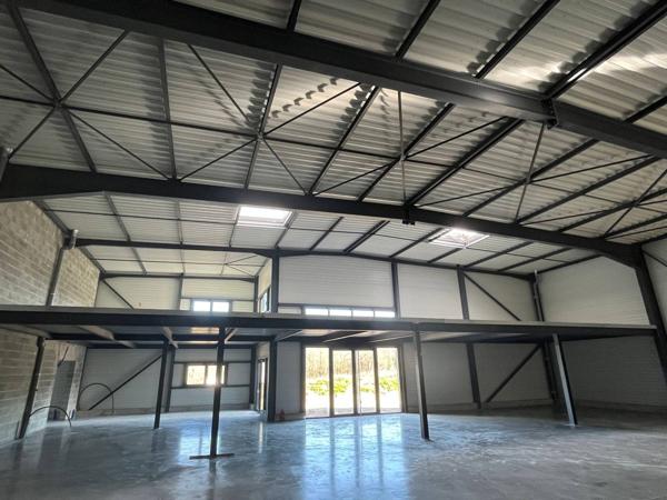 Local Commercial 430 m² à DAVEZIEUX à avec Mezzanine