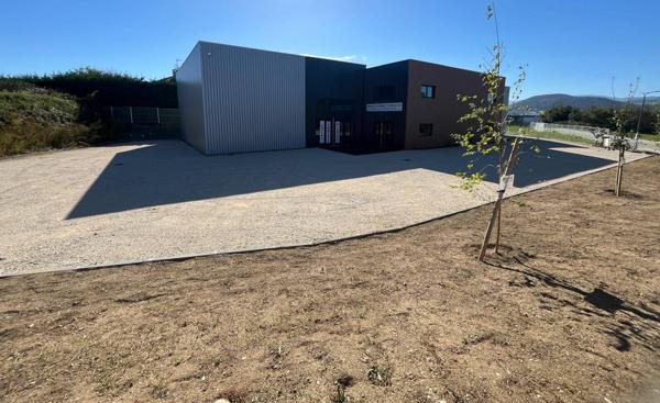 Local Commercial 430 m² à DAVEZIEUX à avec Mezzanine