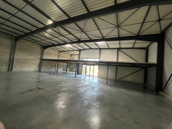 Local Commercial 430 m² à DAVEZIEUX à avec Mezzanine