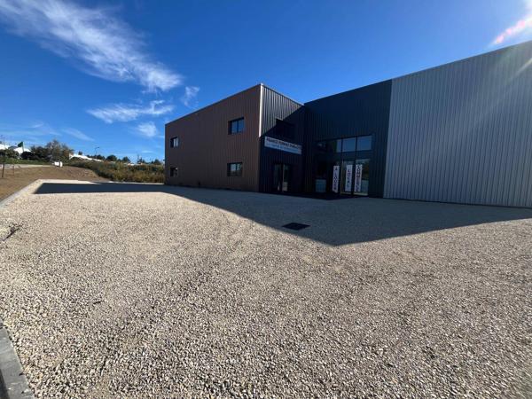 Local Commercial 430 m² à DAVEZIEUX à avec Mezzanine