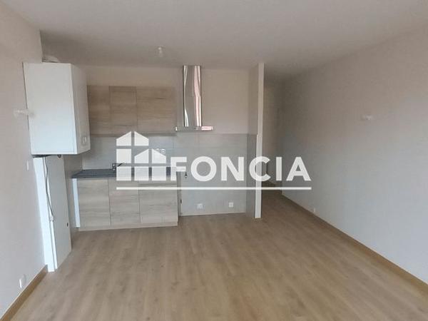 Location Appartement 4 pièces 66.01 m² - 23 RUE DE L'HOPITAL Tournon Sur Rhone 07300