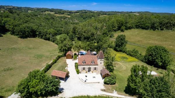 Maison ancienne - Labastide murat EXCLUSIVITE - Demeure Quercynoise de charme et dépendances avec vue et piscine chauffée en situation privilégiée sur 2ha4