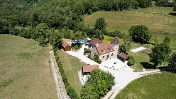 Maison ancienne - Labastide murat EXCLUSIVITE - Demeure Quercynoise de charme et dépendances avec vue et piscine chauffée en situation privilégiée sur 2ha4