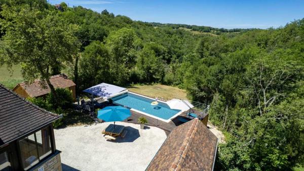 Maison ancienne - Labastide murat EXCLUSIVITE - Demeure Quercynoise de charme et dépendances avec vue et piscine chauffée en situation privilégiée sur 2ha4