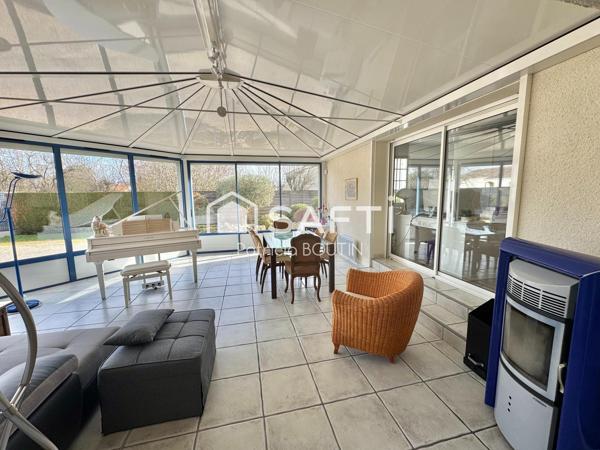 PAVILLON 3 CHAMBRES, BUREAU ET DOUBLE GARAGE + PISCINE A MAGNE !
