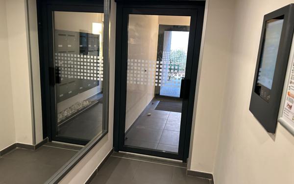 Appartement à vendre    2 pièces • 43,69 m2 Garons