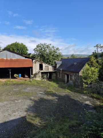 Lopérec (29590) CORPS DE FERME SUR UN TERRAIN DE 6 HECTARES