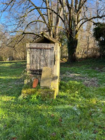 A vendre terrain plat et constructible avec belle grange en pierre TOCANE SAINT APRE