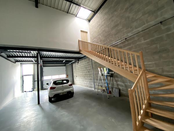 A LOUER : Local d'activité NEUF 120 m² - Route de Clisson Nantes SUD