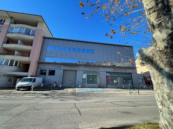 Bâtiment à vendre de 1500 m² env de surface bâtie  en centre ville de SISTERON