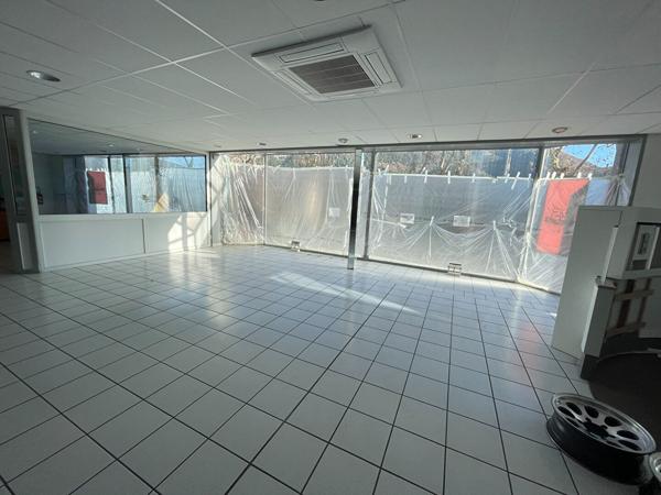 Bâtiment à vendre de 1500 m² env de surface bâtie  en centre ville de SISTERON
