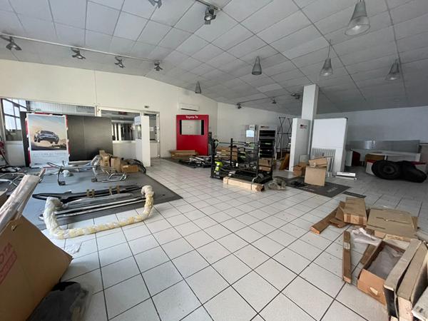 Bâtiment à vendre de 1500 m² env de surface bâtie  en centre ville de SISTERON