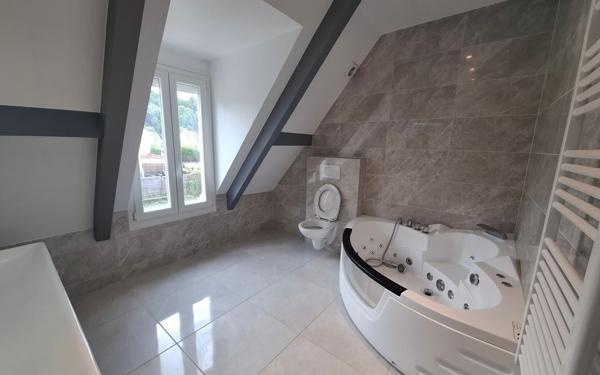 Maison à vendre    5 pièces •  Cuise-la-Motte