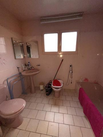 Grande longère, garage, jardin.