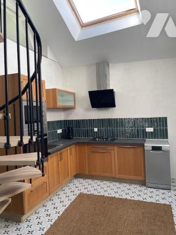 Maison rénovée, d’environ 130 m², trois chambres et bureau.