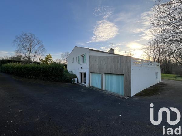 Maison à vendre 6 pièces 162 m² Saint-Hilaire-des-Loges