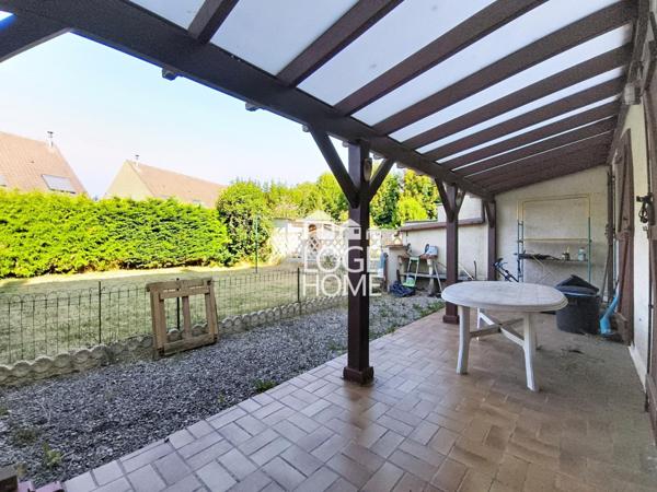 Maison 3 chambres + bureau , sous-sol complet, jardin et garage en secteur résidentiel