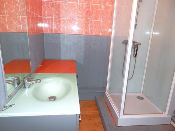 MAISON de Ville avec Jardin et Parking intérieur