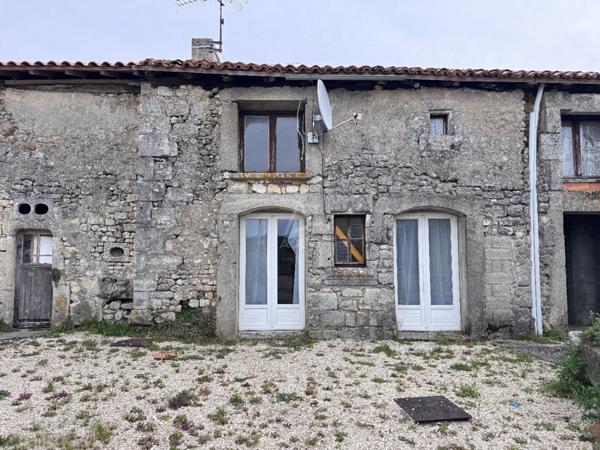 A 5mn au sud de Mouthiers, maison de village à rénover 120m2