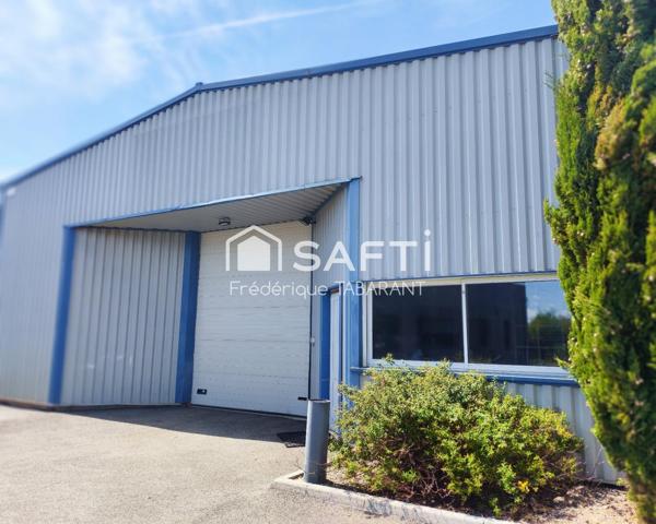 Entrepôt de 600 m2 avec 2 entrées et bureau