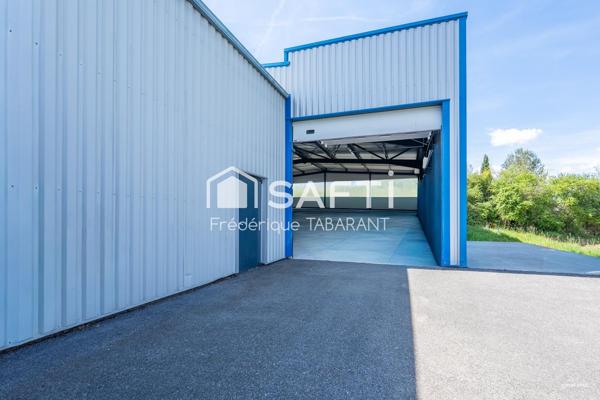 Entrepôt de 600 m2 avec 2 entrées et bureau