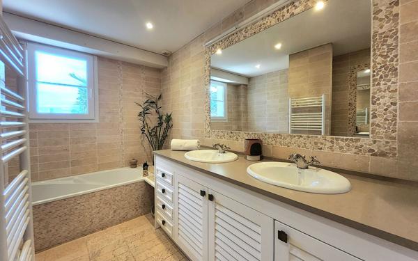 Appartement à vendre    3 pièces • 138,41 m2 Anglet