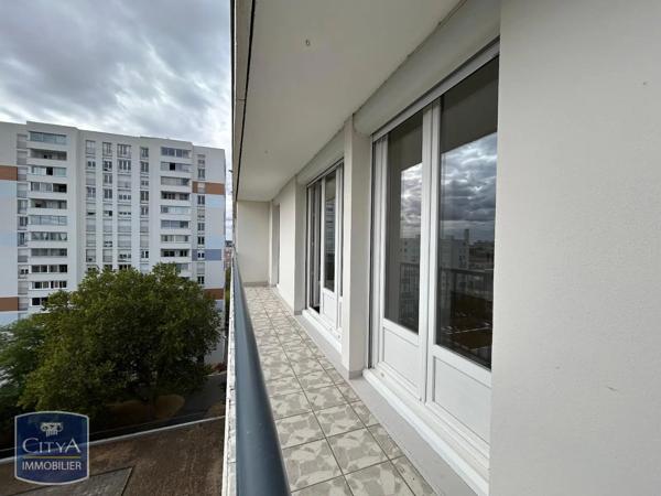 Appartement à louer 4 pièces 70.37m² Fleury-les-Aubrais (45400)