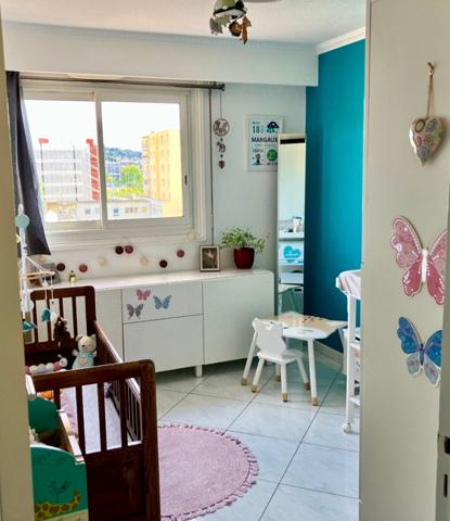 A vendre  Appartement 3 pièces de 64 m², lumineux, à Cagnes-sur-Mer