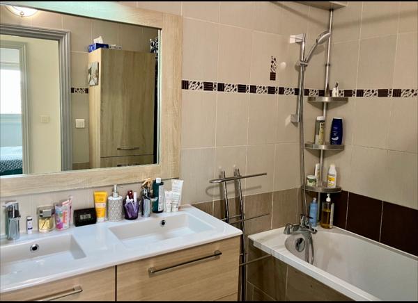 A vendre  Appartement 3 pièces de 64 m², lumineux, à Cagnes-sur-Mer