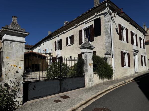 Élégante maison de village du XVIIème siècle