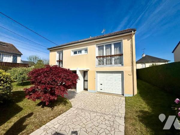 Située à Bonchamp-lès-Laval, à proximité immédiate de toutes les commodités, dans une commune a...
