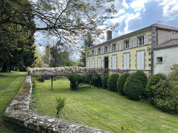 Château médiéval magnifiquement rénové