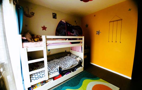 Belle maison de 2015 avec 3 chambres et jardin, secteur calme proche commerces et métro