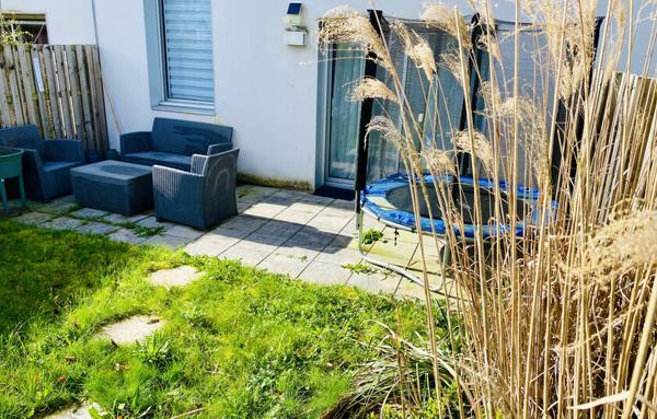 Belle maison de 2015 avec 3 chambres et jardin, secteur calme proche commerces et métro