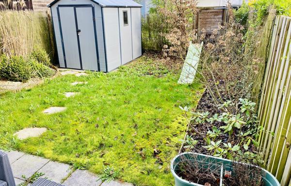 Belle maison de 2015 avec 3 chambres et jardin, secteur calme proche commerces et métro