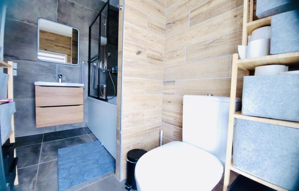 Belle maison de 2015 avec 3 chambres et jardin, secteur calme proche commerces et métro