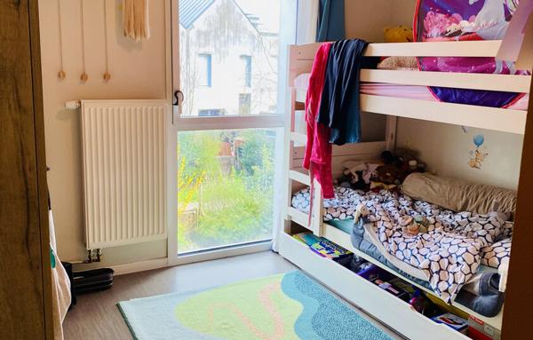 Belle maison de 2015 avec 3 chambres et jardin, secteur calme proche commerces et métro