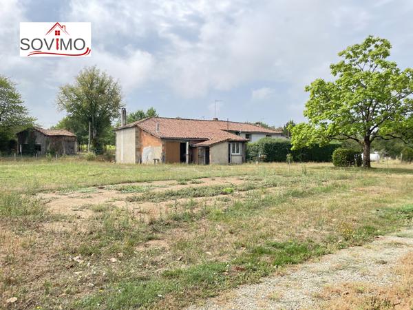 DANS UN HAMEAU, ANCIENNE MAISON DE CAMPAGNE, À RAFRAICHIR, TERRAIN CLOS