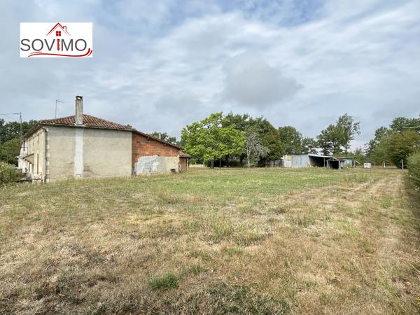 DANS UN HAMEAU, ANCIENNE MAISON DE CAMPAGNE, À RAFRAICHIR, TERRAIN CLOS